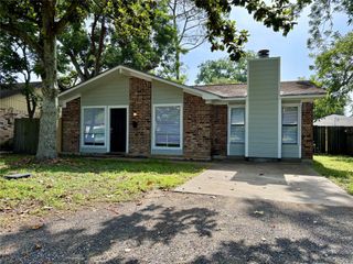 609 S Gray Avenue, West Columbia, TX 77486