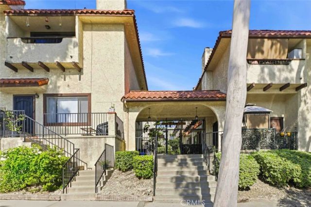 10142 Samoa Avenue 28, Tujunga, CA 91042