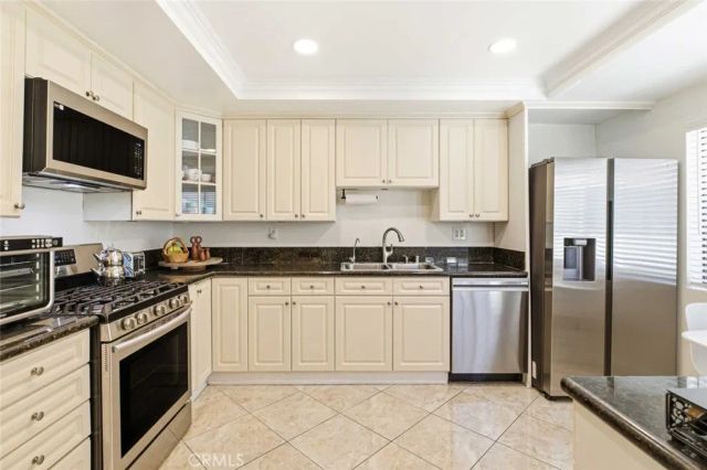 10142 Samoa Avenue 28, Tujunga, CA 91042