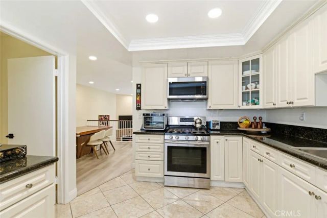 10142 Samoa Avenue 28, Tujunga, CA 91042