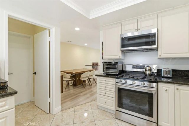 10142 Samoa Avenue 28, Tujunga, CA 91042