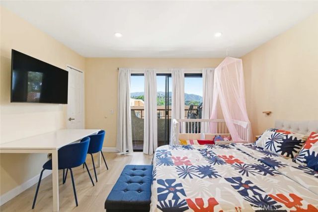 10142 Samoa Avenue 28, Tujunga, CA 91042