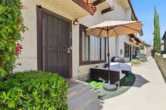 10142 Samoa Avenue 28, Tujunga, CA 91042