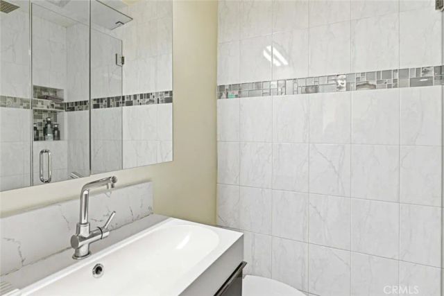 10142 Samoa Avenue 28, Tujunga, CA 91042