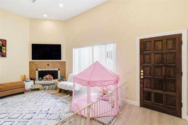 10142 Samoa Avenue 28, Tujunga, CA 91042