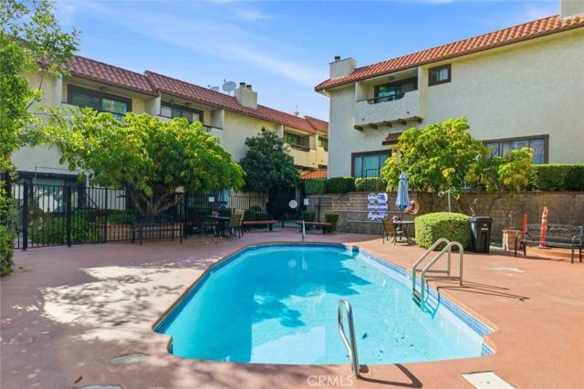 10142 Samoa Avenue 28, Tujunga, CA 91042