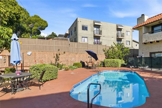 10142 Samoa Avenue 28, Tujunga, CA 91042