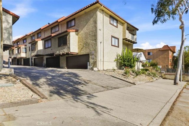 10142 Samoa Avenue 28, Tujunga, CA 91042
