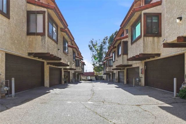 10142 Samoa Avenue 28, Tujunga, CA 91042