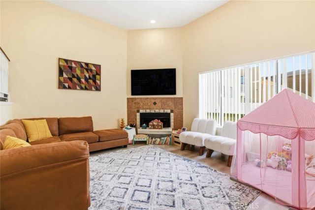 10142 Samoa Avenue 28, Tujunga, CA 91042