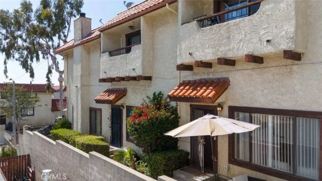 10142 Samoa Avenue 28, Tujunga, CA 91042