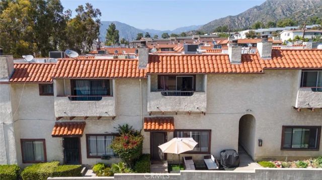 10142 Samoa Avenue 28, Tujunga, CA 91042