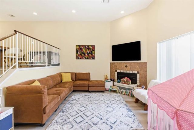 10142 Samoa Avenue 28, Tujunga, CA 91042