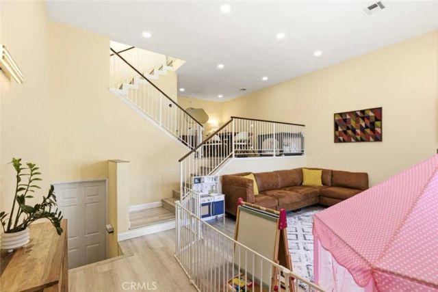 10142 Samoa Avenue 28, Tujunga, CA 91042