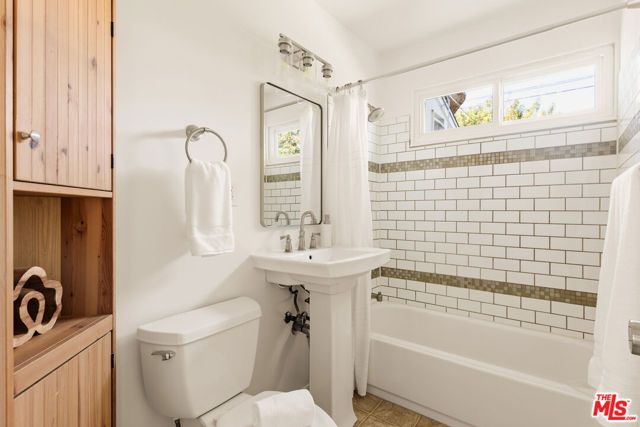 7931 Reading Avenue, Los Angeles, CA 90045