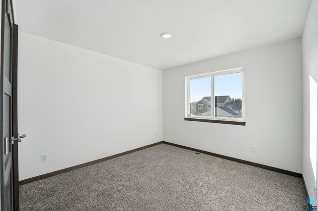 6906 E Brooks Edge Pl Place, Sioux Falls, SD 57110