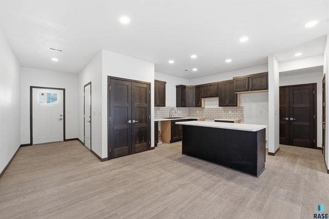 6906 E Brooks Edge Pl Place, Sioux Falls, SD 57110