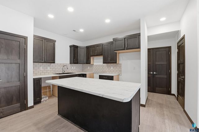 6906 E Brooks Edge Pl Place, Sioux Falls, SD 57110