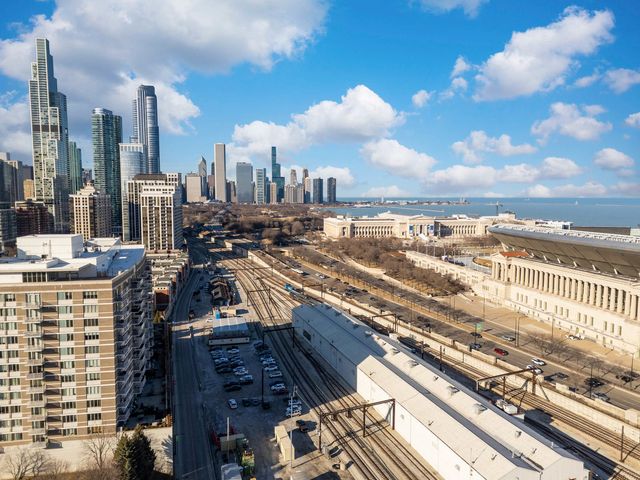 1600 S Prairie Avenue 1105, Chicago, IL 60616