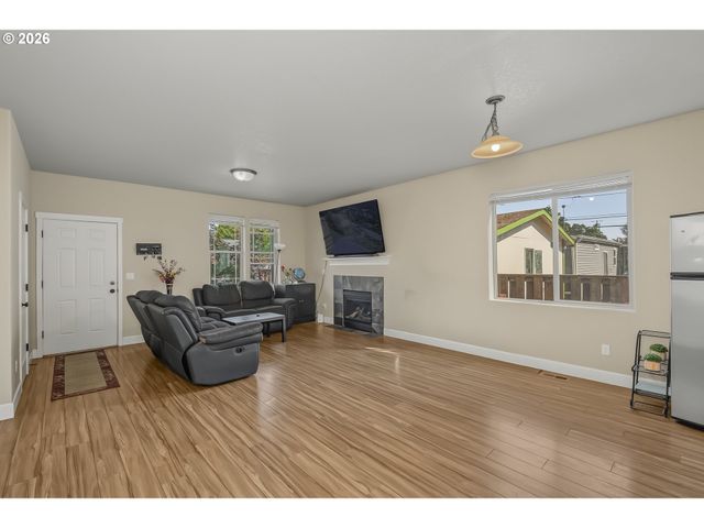 129 Nw CONNELL Ave, Hillsboro, OR 97124