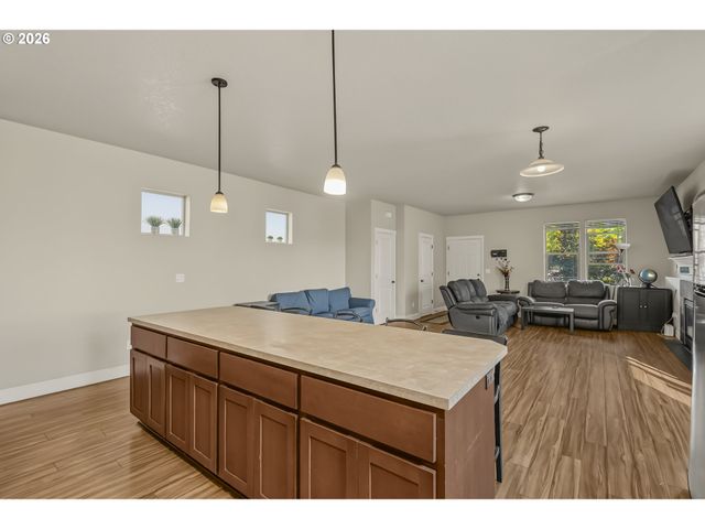 129 Nw CONNELL Ave, Hillsboro, OR 97124