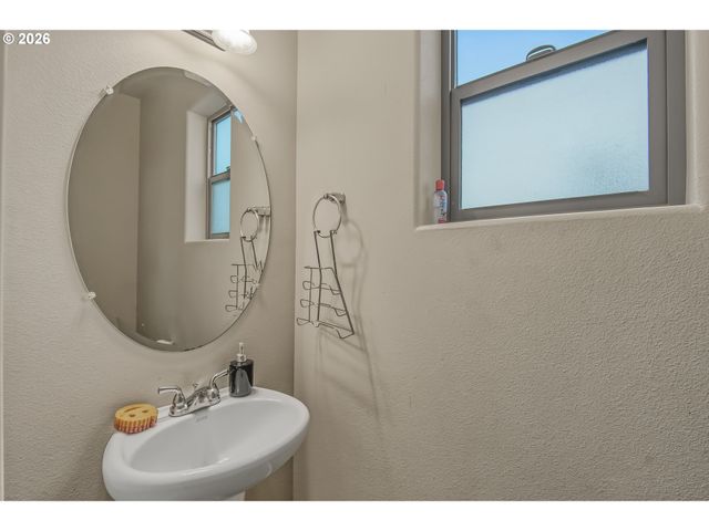 129 Nw CONNELL Ave, Hillsboro, OR 97124
