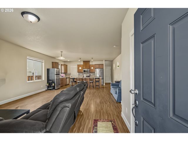 129 Nw CONNELL Ave, Hillsboro, OR 97124