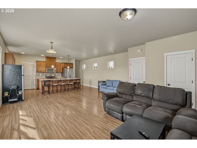 129 Nw CONNELL Ave, Hillsboro, OR 97124