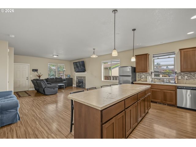 129 Nw CONNELL Ave, Hillsboro, OR 97124