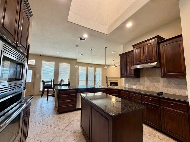 2112 Fossil Mesa Way, Fort Worth, TX 76131