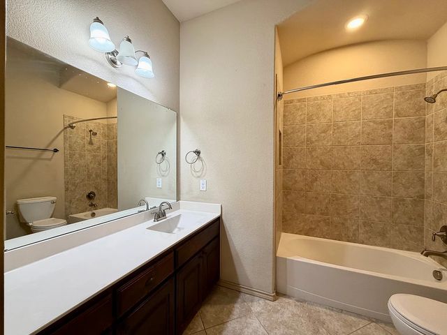 2112 Fossil Mesa Way, Fort Worth, TX 76131