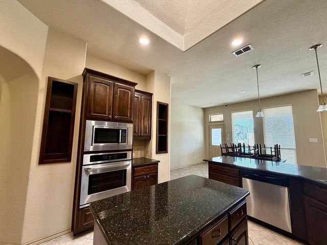 2112 Fossil Mesa Way, Fort Worth, TX 76131