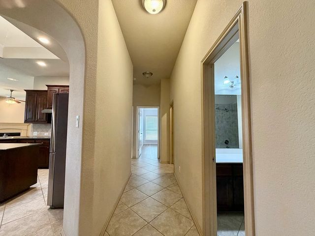 2112 Fossil Mesa Way, Fort Worth, TX 76131