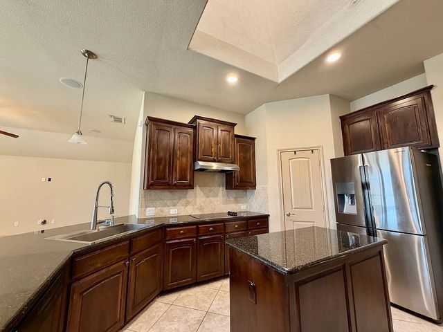 2112 Fossil Mesa Way, Fort Worth, TX 76131