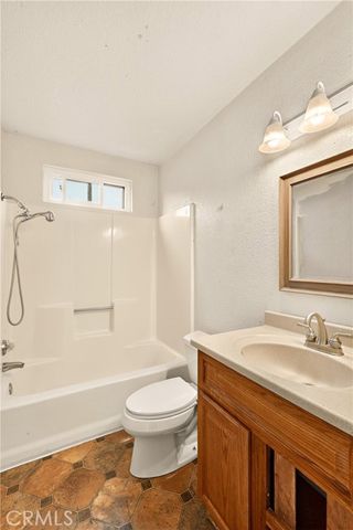 1435 Hammatt, Livingston, CA 95334