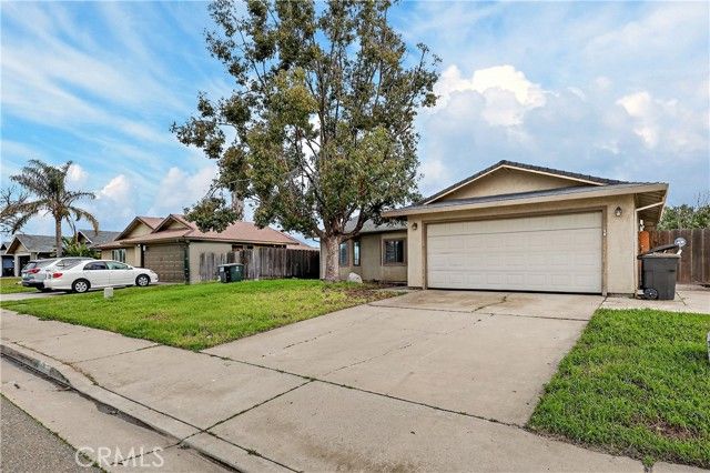1435 Hammatt, Livingston, CA 95334