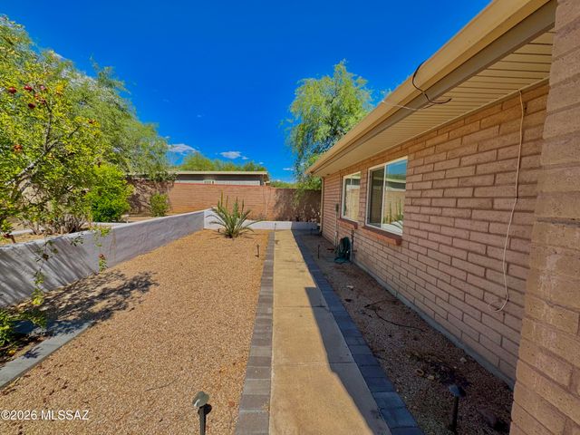 9431 E Walnut Tree Circle, Tucson, AZ 85749