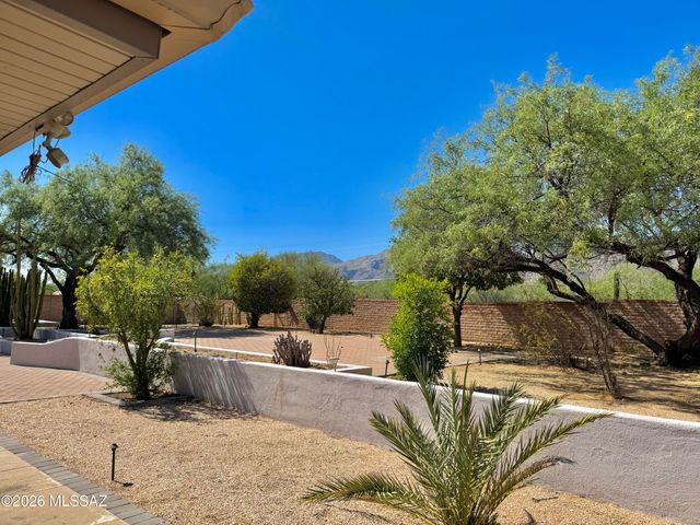 9431 E Walnut Tree Circle, Tucson, AZ 85749