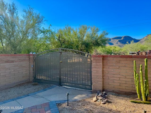 9431 E Walnut Tree Circle, Tucson, AZ 85749