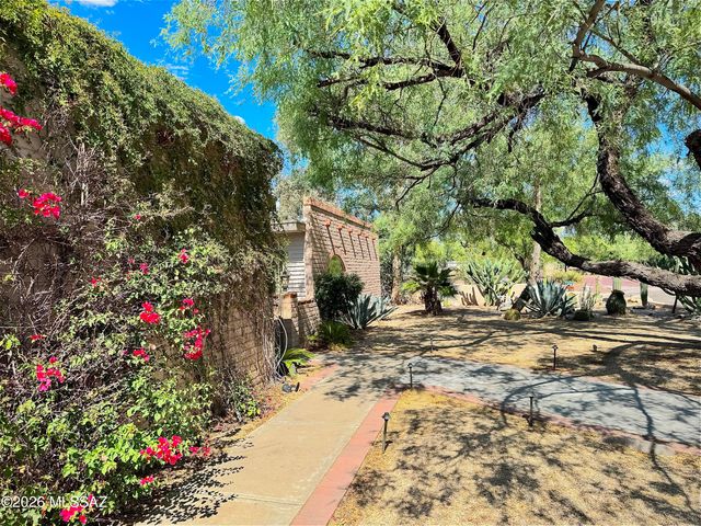 9431 E Walnut Tree Circle, Tucson, AZ 85749
