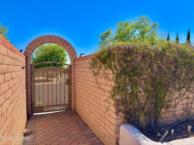 9431 E Walnut Tree Circle, Tucson, AZ 85749