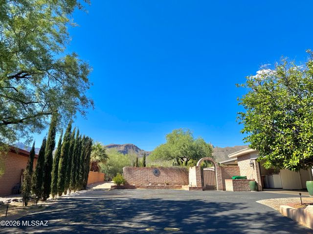 9431 E Walnut Tree Circle, Tucson, AZ 85749