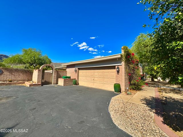 9431 E Walnut Tree Circle, Tucson, AZ 85749