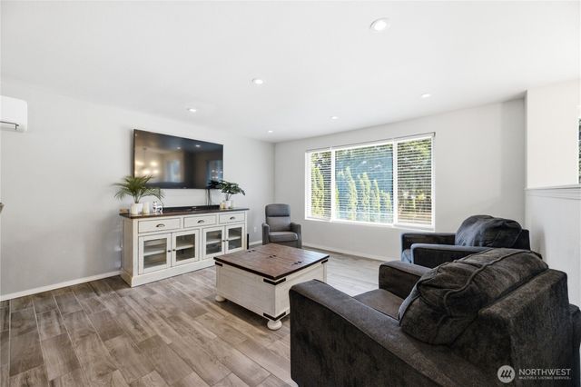 16008 120th Avenue E, Puyallup, WA 98374