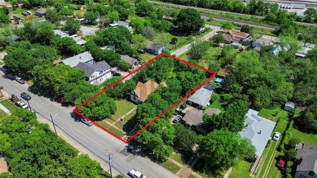 930 Samuels Avenue, Fort Worth, TX 76102