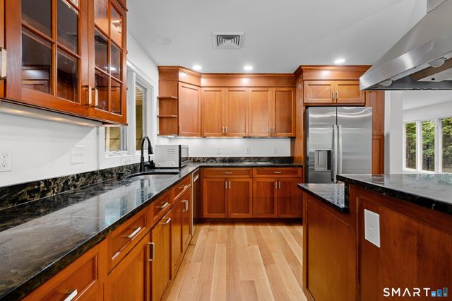 20 Morris Road, Woodbridge, CT 06525