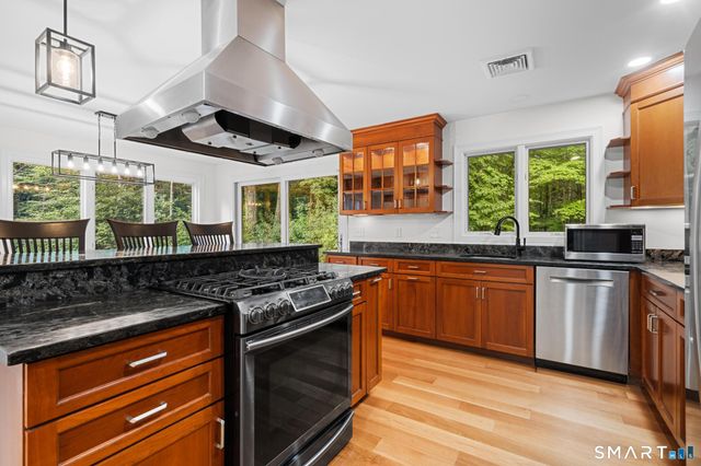 20 Morris Road, Woodbridge, CT 06525