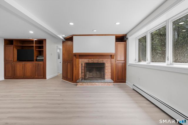 20 Morris Road, Woodbridge, CT 06525