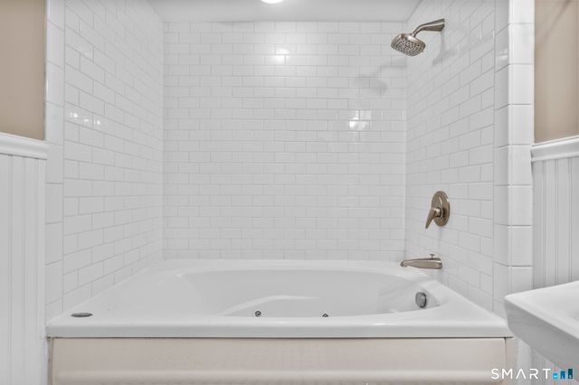 20 Morris Road, Woodbridge, CT 06525