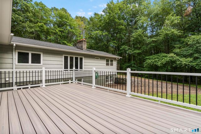 20 Morris Road, Woodbridge, CT 06525